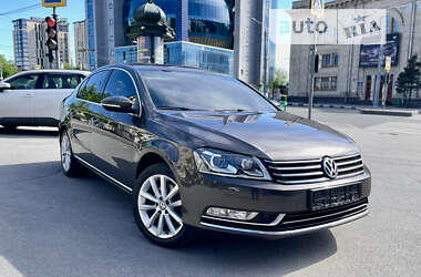 Седан Volkswagen Passat 2012 в Харкові