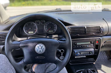 Универсал Volkswagen Passat 2003 в Звягеле