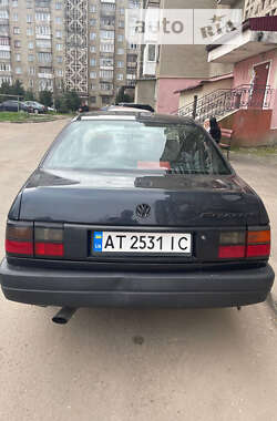 Седан Volkswagen Passat 1993 в Калуші