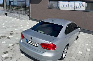 Седан Volkswagen Passat 2014 в Рокитном