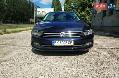 Универсал Volkswagen Passat 2015 в Ровно