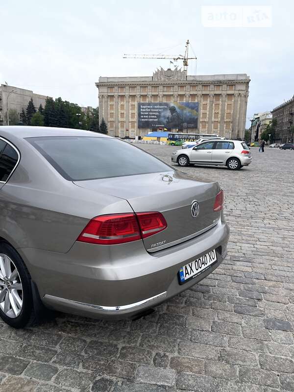 Седан Volkswagen Passat 2012 в Харькове
