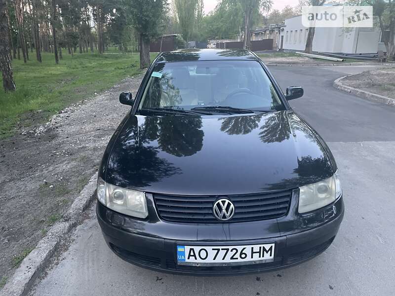 Седан Volkswagen Passat 1998 в Києві
