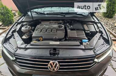 Седан Volkswagen Passat 2015 в Сваляве