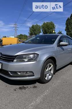 Седан Volkswagen Passat 2013 в Киеве