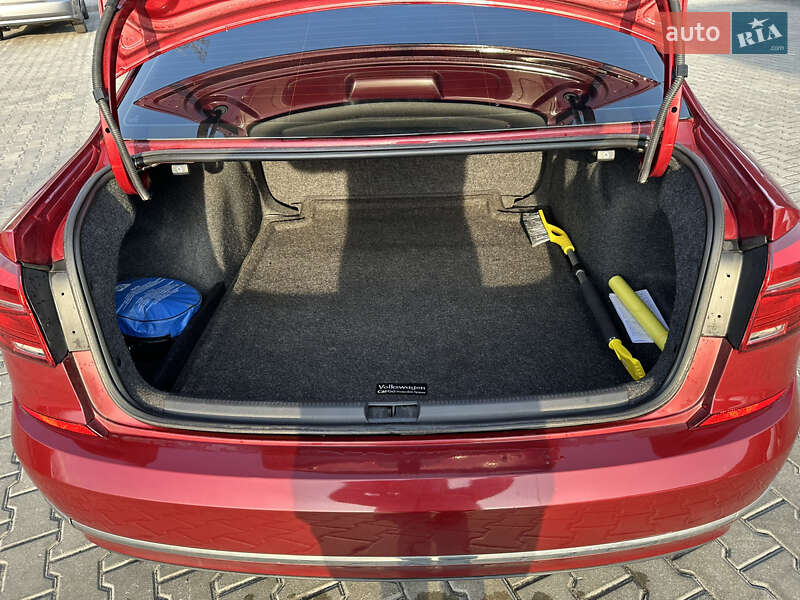 Седан Volkswagen Passat 2016 в Кременчуге