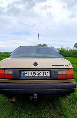 Седан Volkswagen Passat 1990 в Миргороде