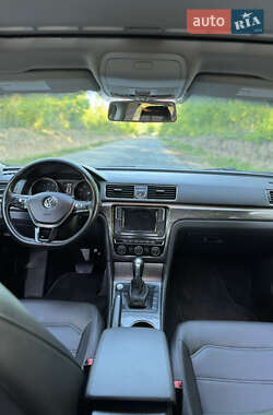 Седан Volkswagen Passat 2017 в Ивано-Франковске