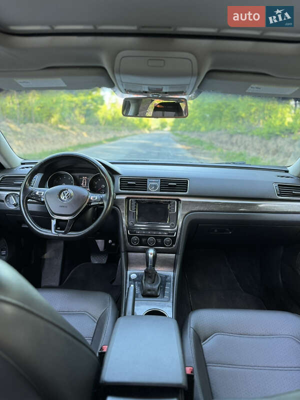 Седан Volkswagen Passat 2017 в Івано-Франківську