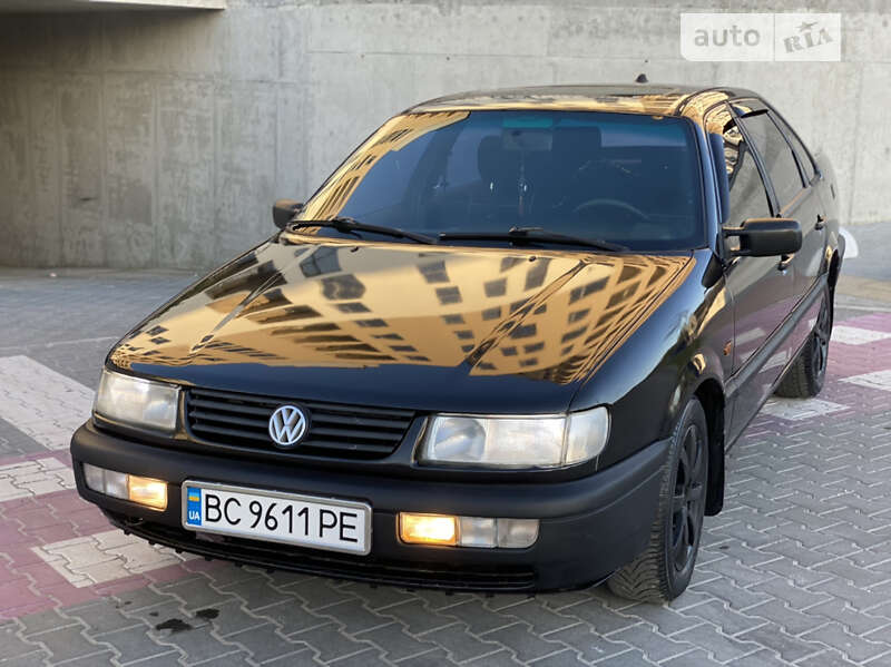 Седан Volkswagen Passat 1995 в Львові