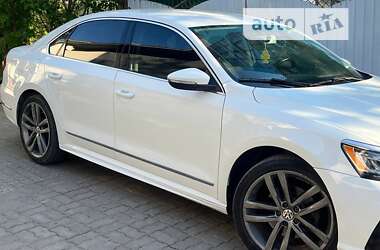 Седан Volkswagen Passat 2016 в Тернополе