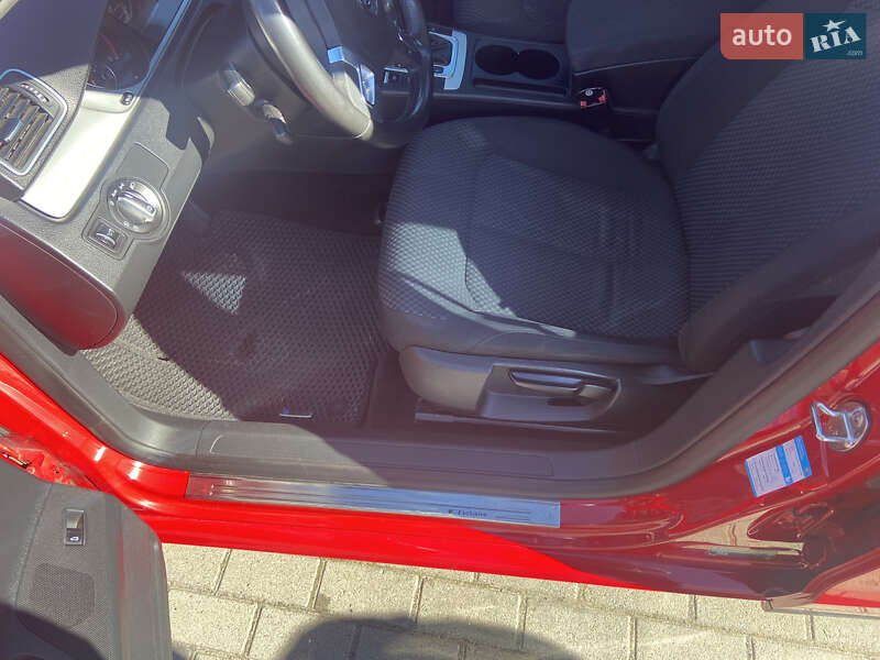 Универсал Volkswagen Passat 2012 в Нововолынске