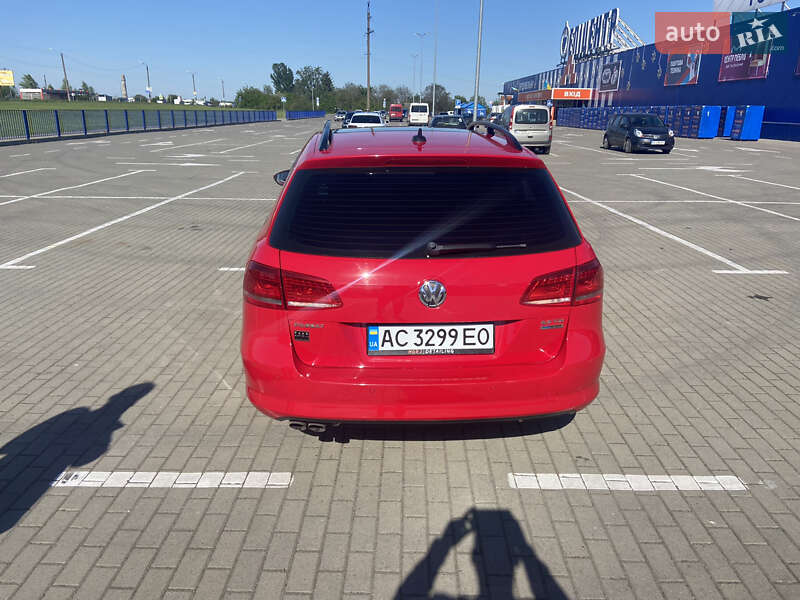 Универсал Volkswagen Passat 2012 в Нововолынске