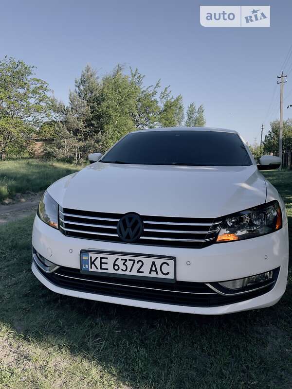 Седан Volkswagen Passat 2014 в Новомосковске