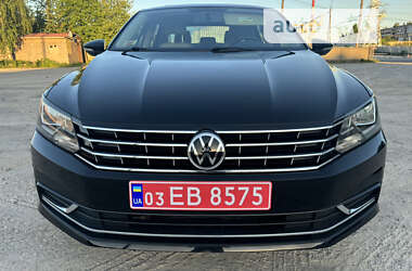 Седан Volkswagen Passat 2016 в Ровно