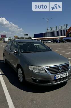 Седан Volkswagen Passat 2006 в Одессе