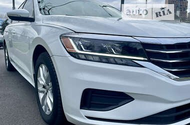 Седан Volkswagen Passat 2019 в Днепре