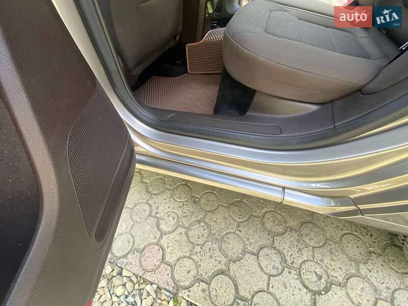 Универсал Volkswagen Passat 2014 в Ивано-Франковске