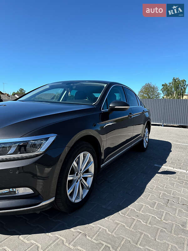 Седан Volkswagen Passat 2017 в Хмельницком