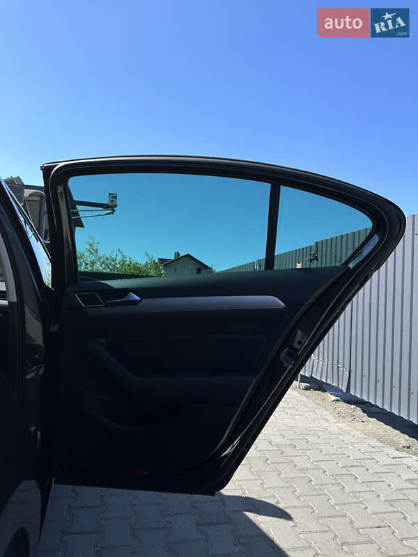 Седан Volkswagen Passat 2017 в Хмельницком