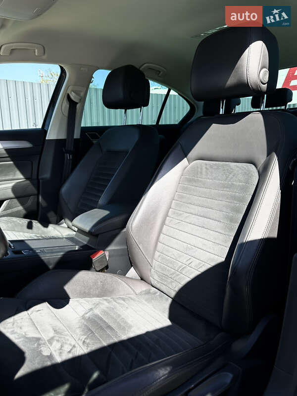 Седан Volkswagen Passat 2017 в Хмельницком