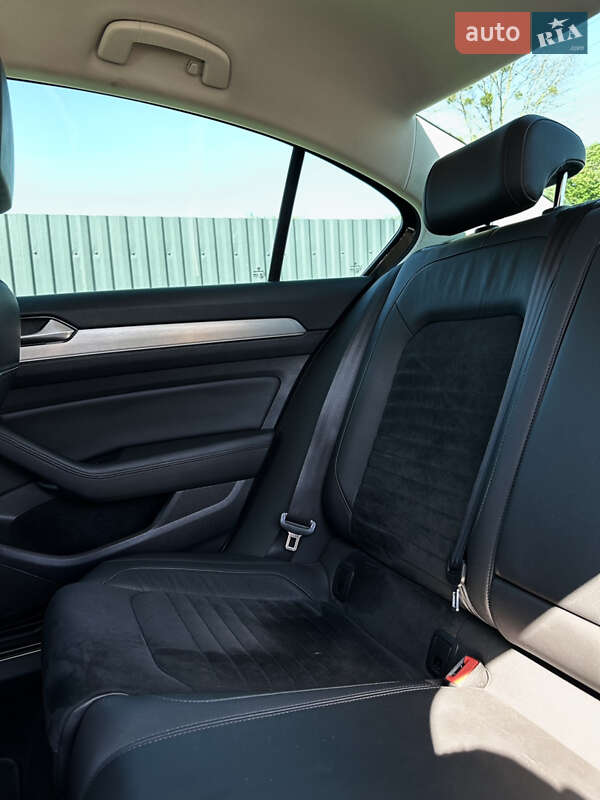 Седан Volkswagen Passat 2017 в Хмельницком