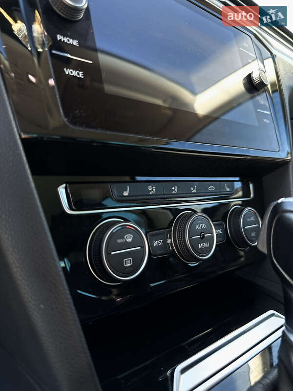 Седан Volkswagen Passat 2017 в Хмельницком