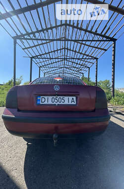 Седан Volkswagen Passat 1999 в Тростянце