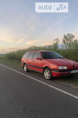Универсал Volkswagen Passat 1989 в Березному