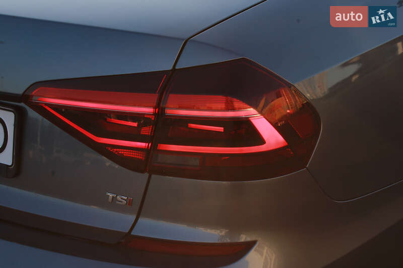 Седан Volkswagen Passat 2017 в Киеве
