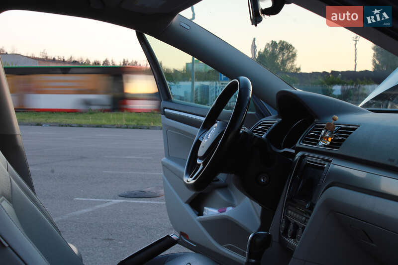 Седан Volkswagen Passat 2017 в Киеве