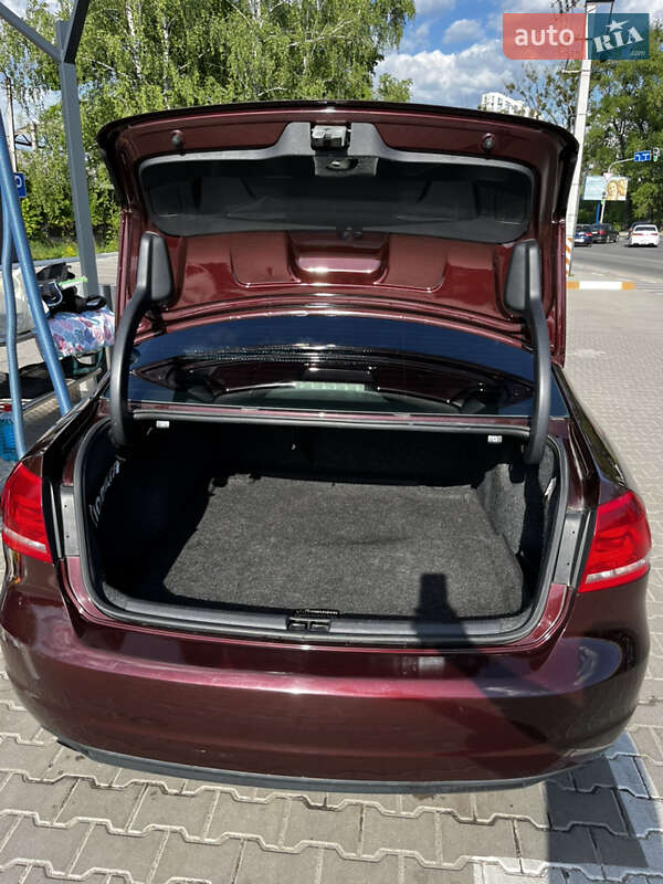 Седан Volkswagen Passat 2013 в Києві