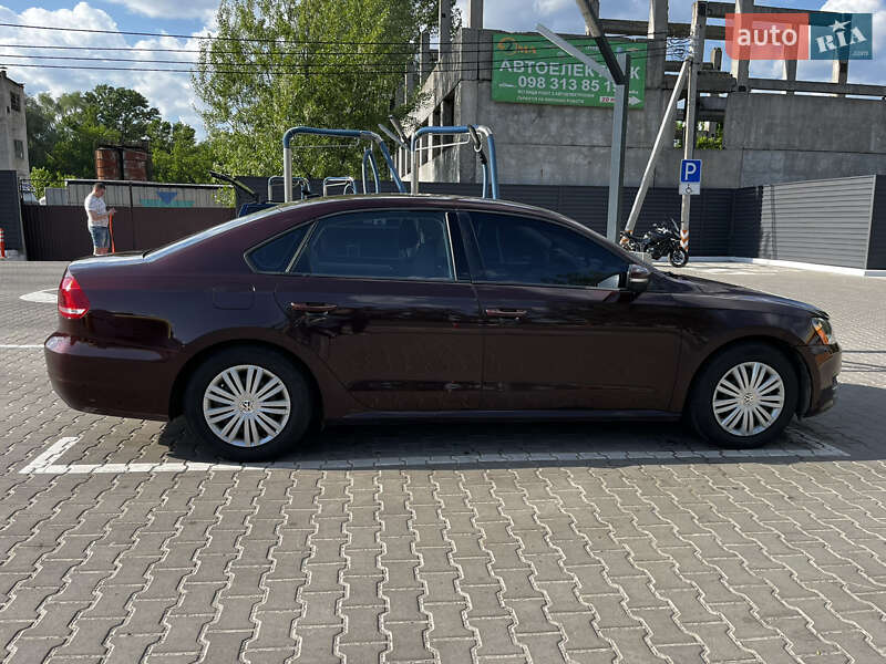 Седан Volkswagen Passat 2013 в Києві