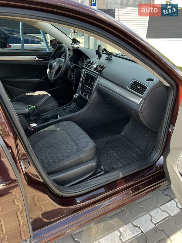 Седан Volkswagen Passat 2013 в Києві