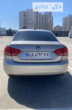 Седан Volkswagen Passat 2011 в Киеве