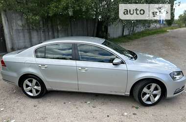 Седан Volkswagen Passat 2010 в Киеве