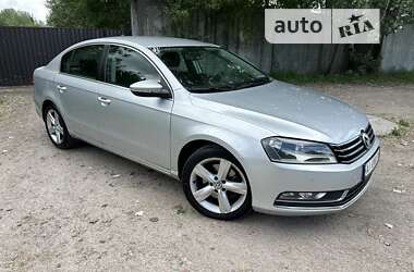 Седан Volkswagen Passat 2010 в Києві