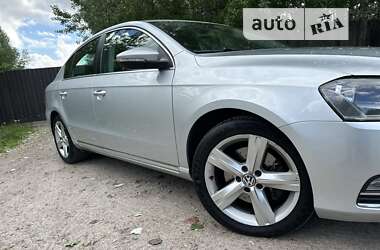 Седан Volkswagen Passat 2010 в Киеве