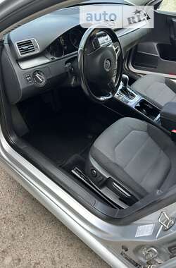 Седан Volkswagen Passat 2010 в Киеве