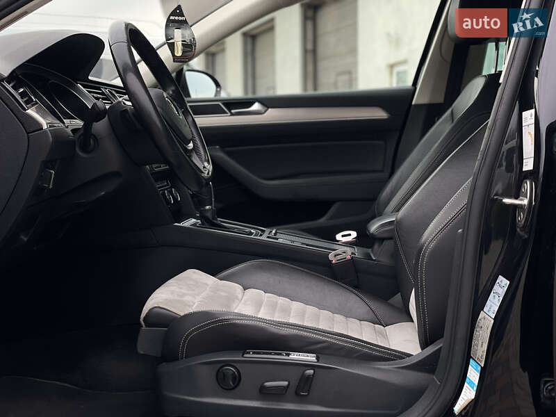 Универсал Volkswagen Passat 2015 в Староконстантинове