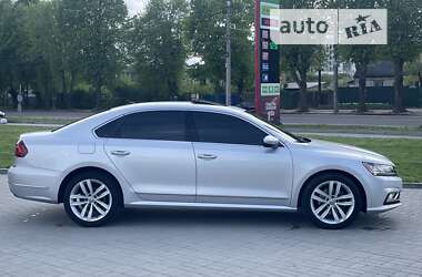 Седан Volkswagen Passat 2018 в Житомире