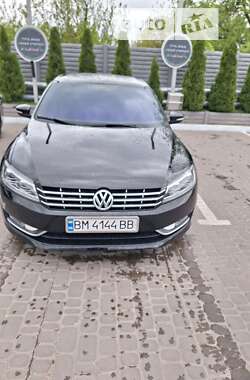 Седан Volkswagen Passat 2013 в Харкові