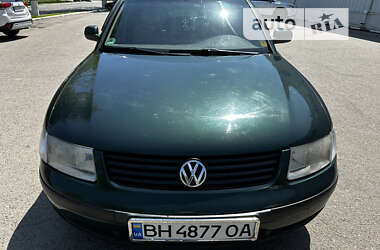 Седан Volkswagen Passat 1997 в Измаиле