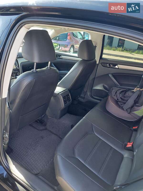 Седан Volkswagen Passat 2013 в Львове