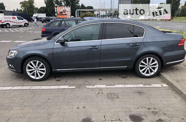 Седан Volkswagen Passat 2011 в Ровно