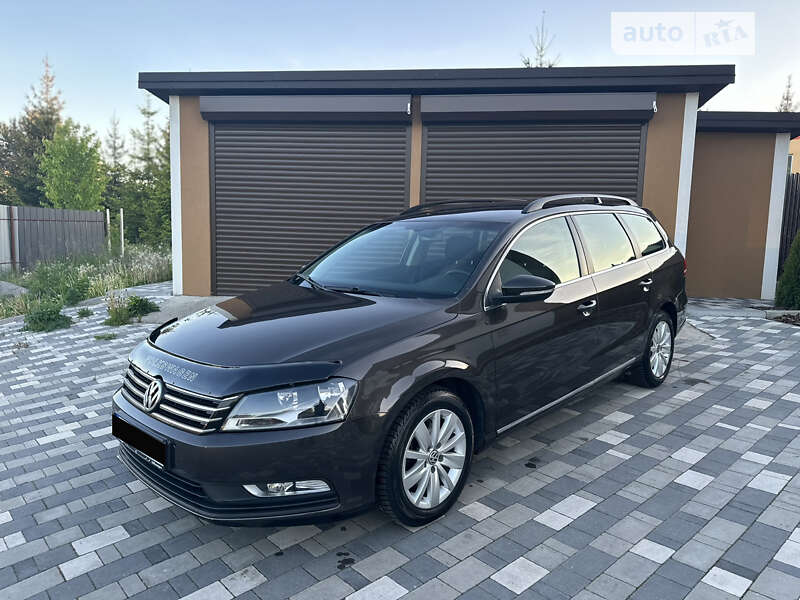 Універсал Volkswagen Passat 2012 в Хмельницькому