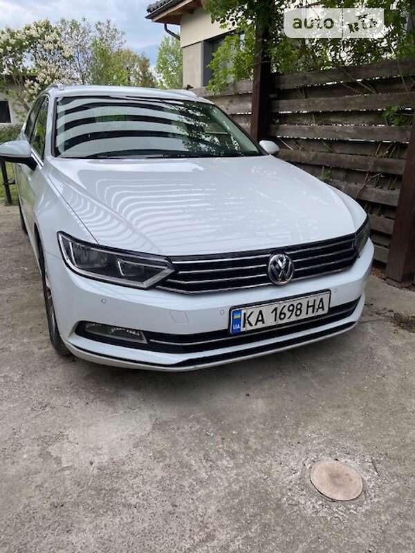 Универсал Volkswagen Passat 2016 в Киеве