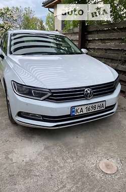 Универсал Volkswagen Passat 2016 в Киеве