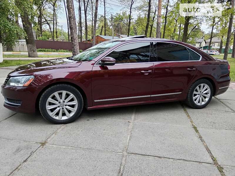 Седан Volkswagen Passat 2012 в Києві