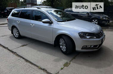 Універсал Volkswagen Passat 2012 в Вінниці